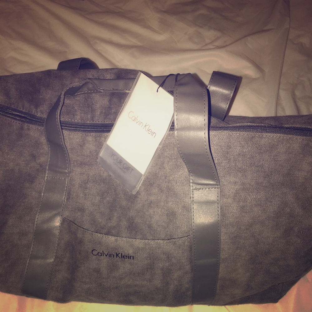calvin klein duffle bag. good for weekend trips.